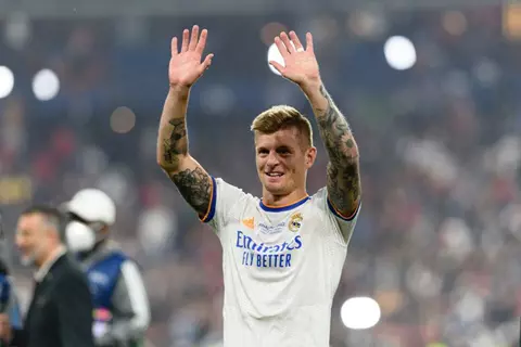 كروس: قررت الاعتزال حتى لا يتم نقدي